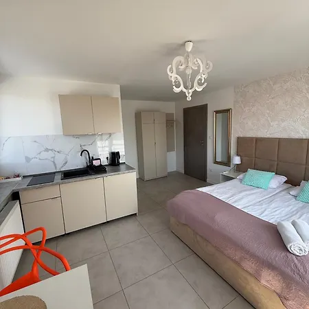 Sunny Apartment *
