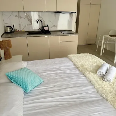 Sunny * 亚斯塔尔尼亚